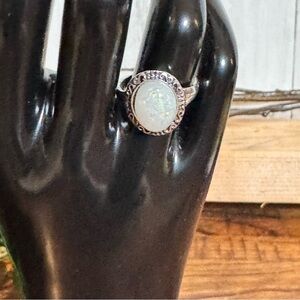 NWOT Fashion jewelry white speckled & silver ring size 8 1/2